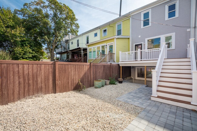 Photo - 31 School St