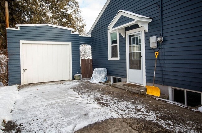 Photo - $3,000 - 4 bed / 2 bath Centrally Located Single Family Home in Missoula