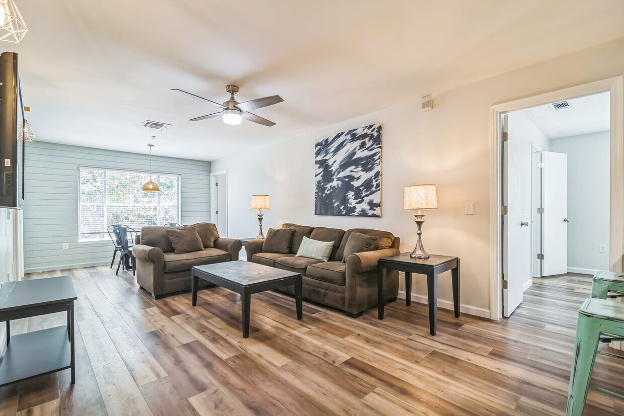 Furnished 4/4 University Terrace - Furnished 4/4 University Terrace