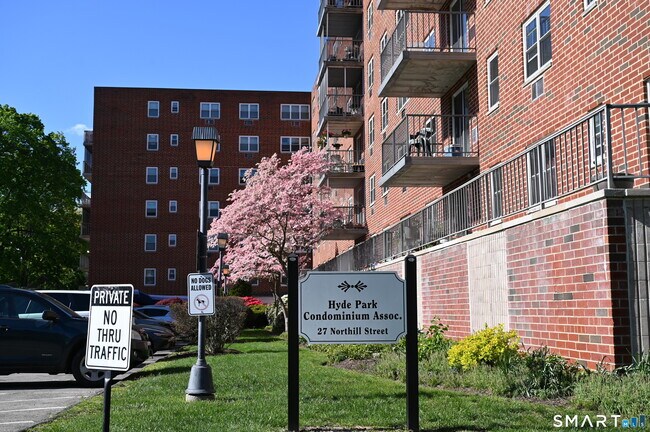 Photo - 27 Northill St Unit 6U