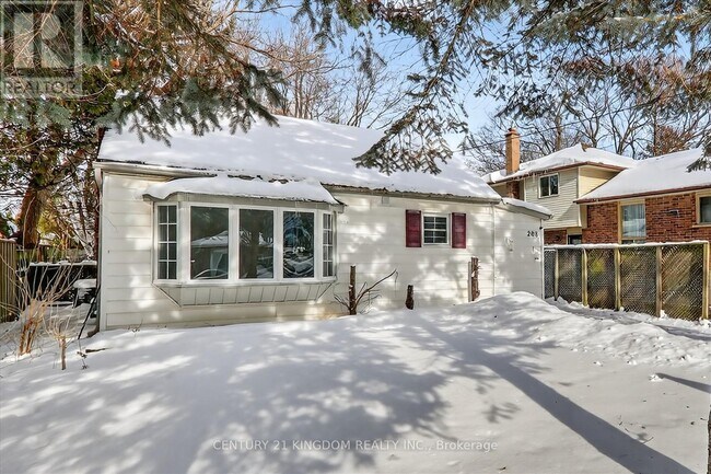 Photo - 208 Palmerston Ave