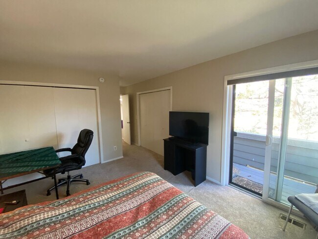 Photo - 2 Bed 2 Bath Two-Level Condo With Updates ... Unidad 78