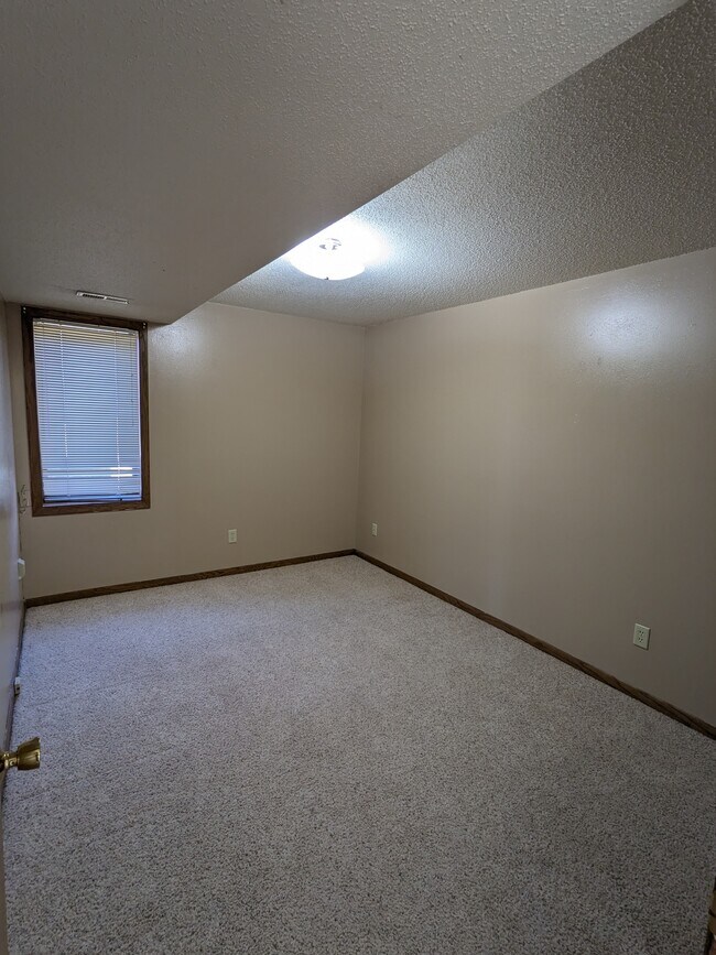 605 E 57th St Townhome Townhome Rental in Sioux Falls SD