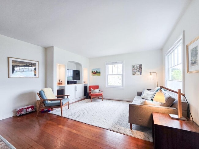 Photo - 470 Poplar St