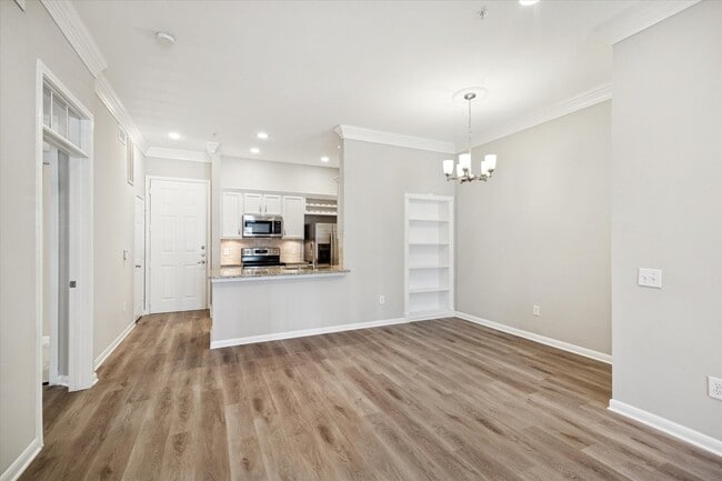 Building Photo - 5353 Memorial Dr Unit 2063