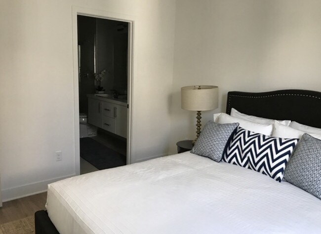 Photo - 10736 Bloomfield St