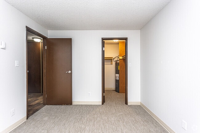 2BR, 2BA - Primary Bedroom