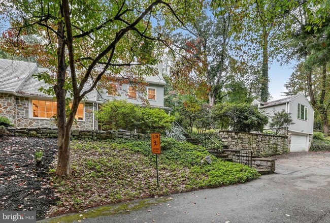 Building Photo - 829 Bryn Mawr Ave