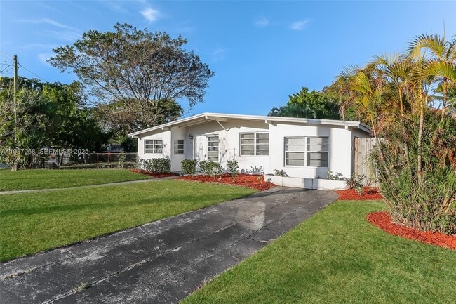 Photo - 1571 NE 44th St