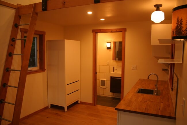 Photo - 302 Fir St NE