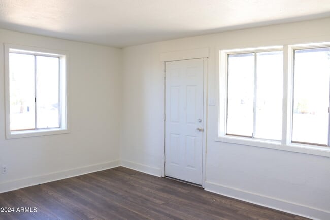 548 Graham Pl