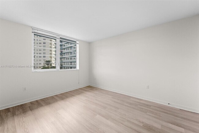 Photo - 910 West Ave