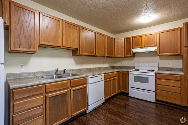 3BR, 2BA - 985SF - Kitchen
