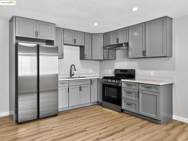 Building Photo - 408 W 19th St Rental