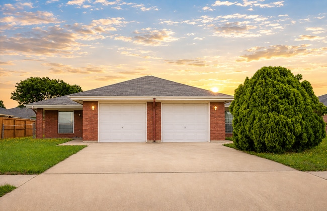 Building Photo - 4604 Bowles Dr Unit B