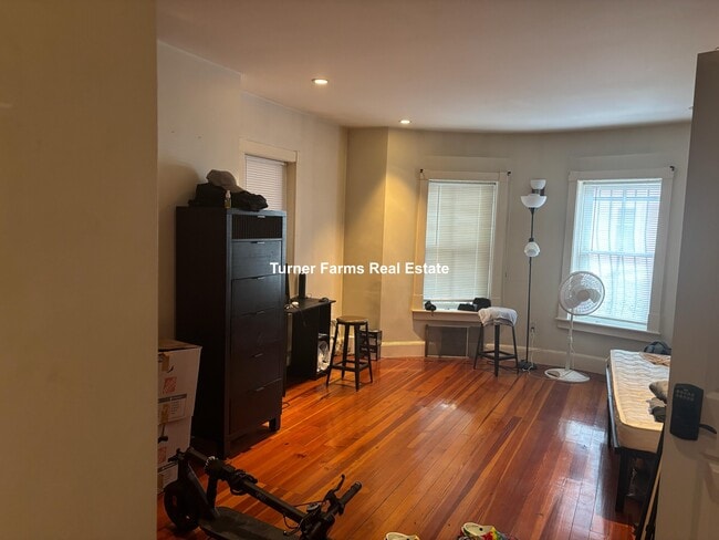Building Photo - 151 Highland St Unit 1