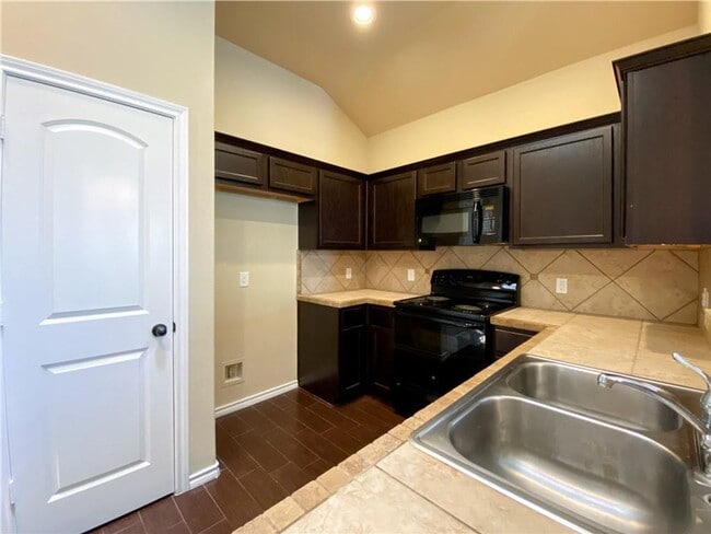 Photo - 125-131 Creekside Villa Dr