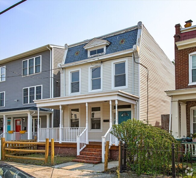 Building Photo - 4 Bedroom home in Church Hill