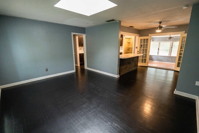 Photo - 216 Edwards St