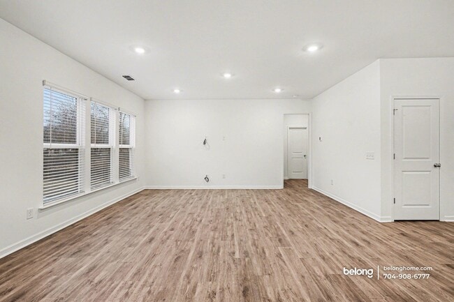 Photo - 1817 Riverbend Ave