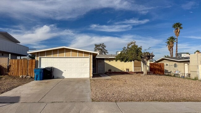 Building Photo - 3-Bed, Single Story Home in NON-HOA community