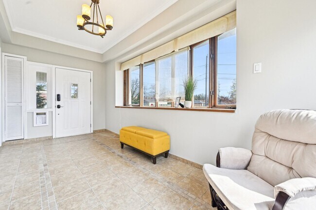 Photo - 1420 Oakton St