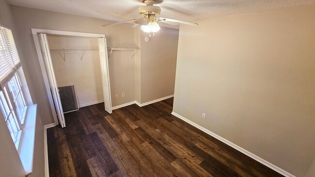 Photo - 2 BR 2.5 BA in Hunters Creek