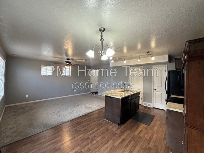 Photo - 2414 Andover St