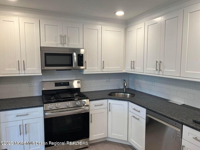 Building Photo - 506 Harding Rd Unit 6