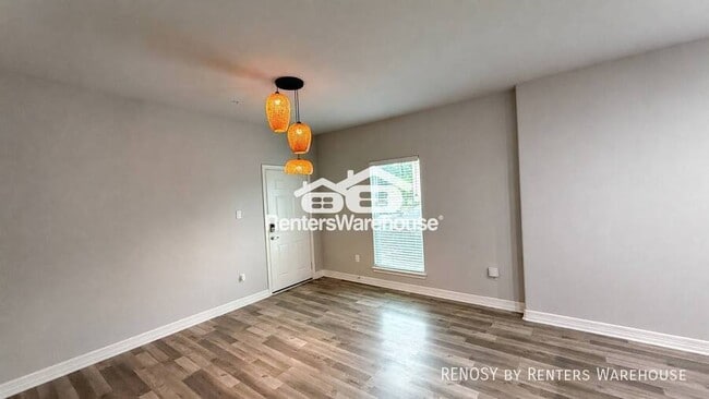 Photo - 7823 Gladstone St