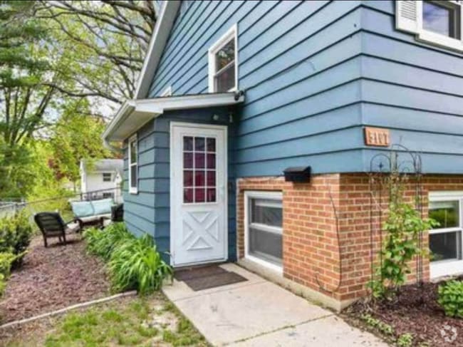 Building Photo - 5107 Wallace Ave Rental