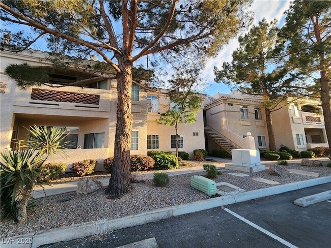Building Photo - 7400 W Flamingo Rd Unit 2032 Rental