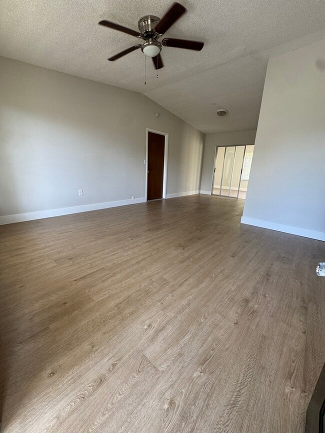 Photo - 725 Caribou Dr