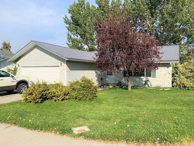 Photo - 3bdrm, 2bth home with garage in Elko