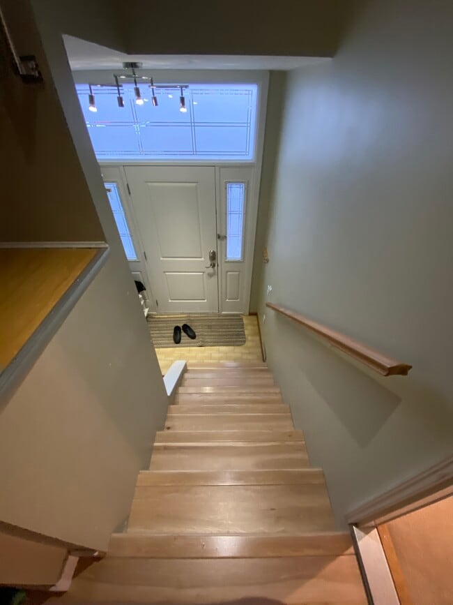 Photo - 142 42nd Av E