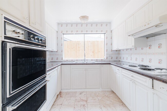Photo - 13911 Locke Ln