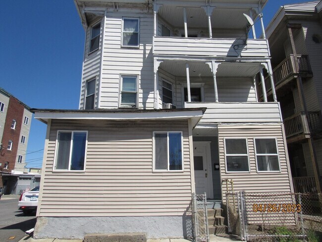 Building Photo - 4 Plum St Unit 1 Rental
