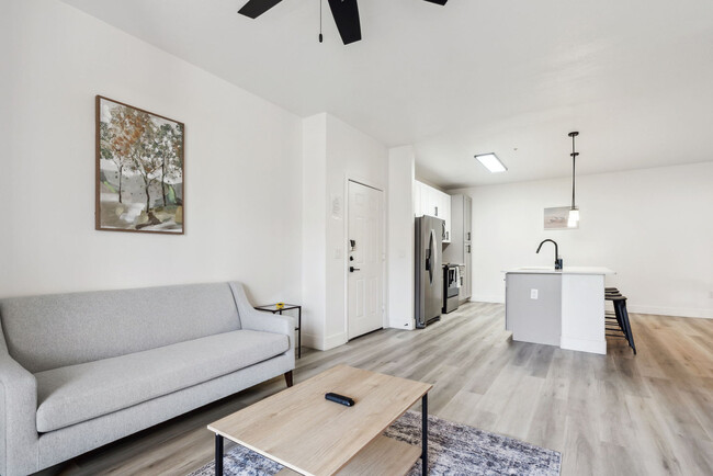 Building Photo - 6610 N 93rd Ave Rental