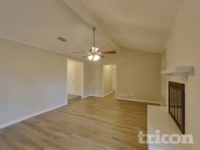 Photo - 1020 Almond Dr