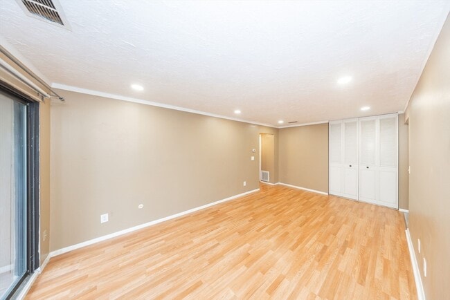 Photo - 30 Shrewsbury Green Dr Unit G