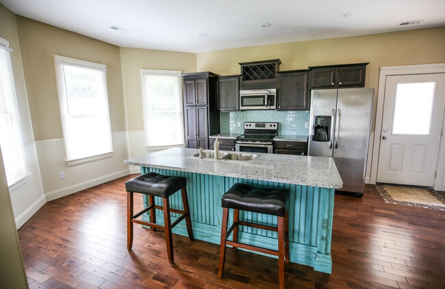 Photo - 1144 E Walnut St Unit B