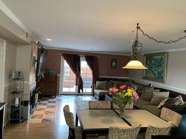 Great family space - 4315 W 145th St Unit #03