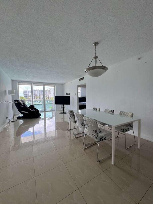 3000 S Ocean Dr Unit 200