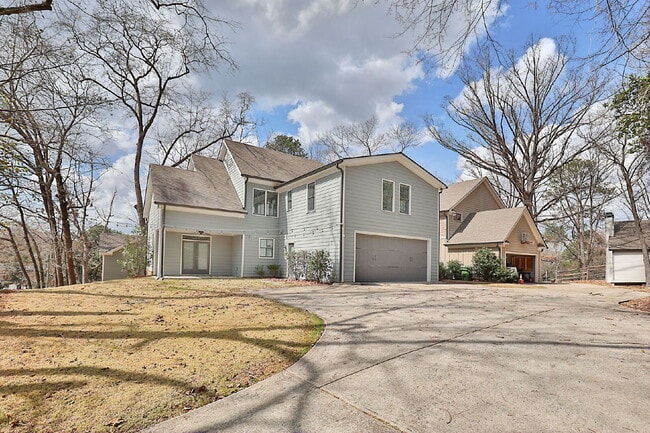 Building Photo - Stunning 4BR/3.5BA Home Near Country Club of Columbus | 2,800 SF | 2-Car Garage — $2,800/mo