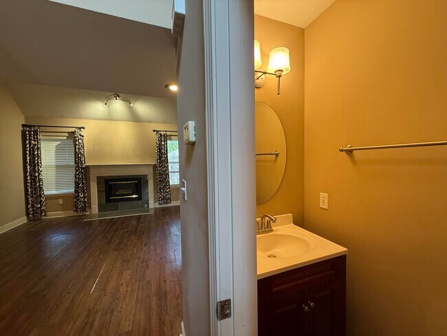 Photo - 405 S Village Cir