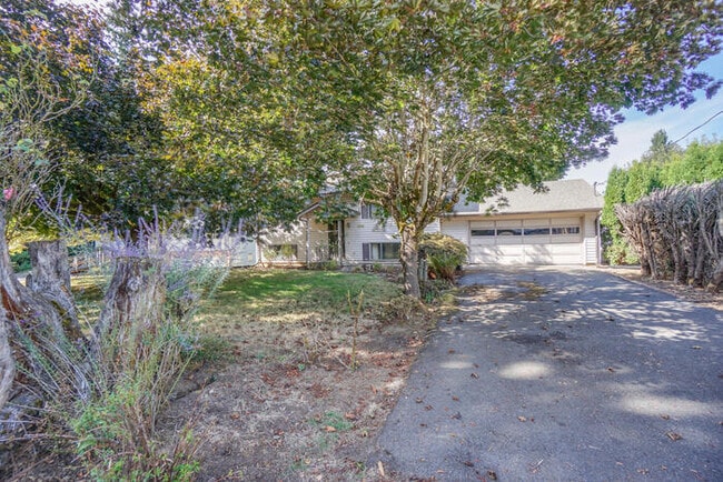 Building Photo - FOUR BEDROOM SPLIT LEVEL IN SALMON CREEK Rental