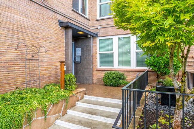 Entrada - Cardinell View