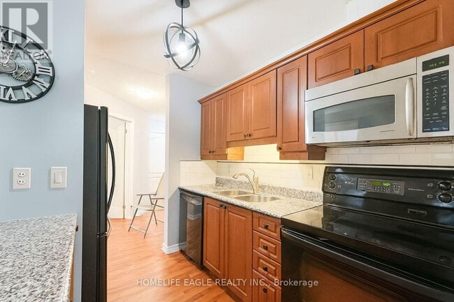 Photo - 135 James St S Unité 302