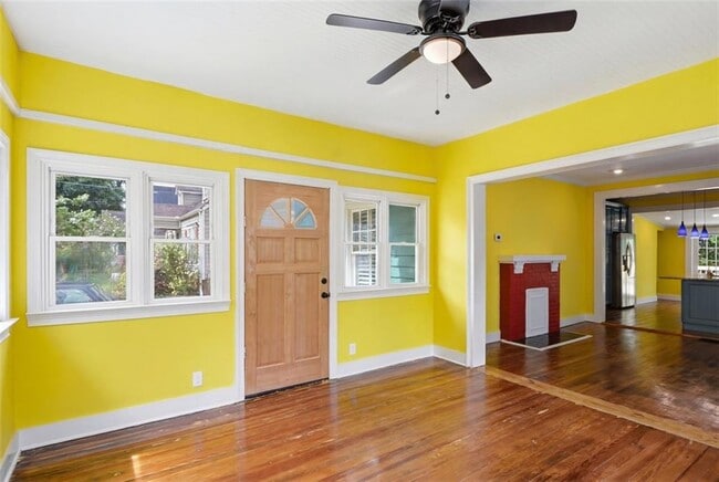 Photo - 101 Dahlgren St SE
