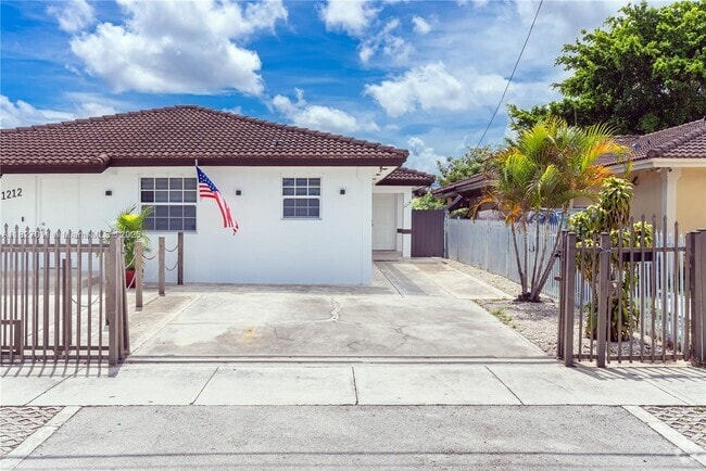 Building Photo - 1214 NW 34th Ave Unit 1214 Rental
